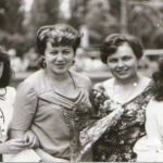 Доник Е И. и Овчаренко Т.И. с первыми выпускниками